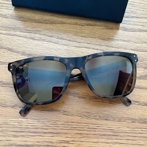 NEW Maui Jim Velzyland Polarized Classic Sunglasses. Never been worn before!